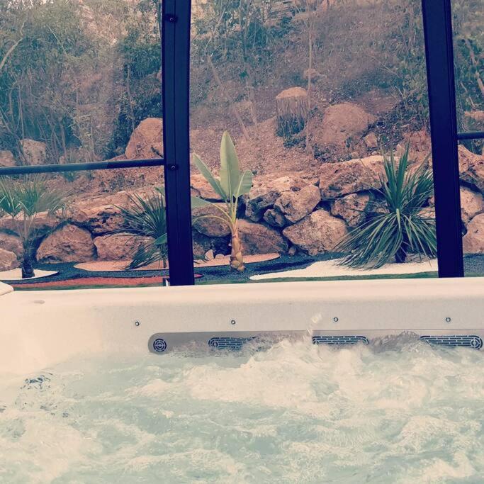 La Bonne Etoile Marseille ! Hebergement Romantique ! Jacuzzi Et Piscine Zewnętrze zdjęcie