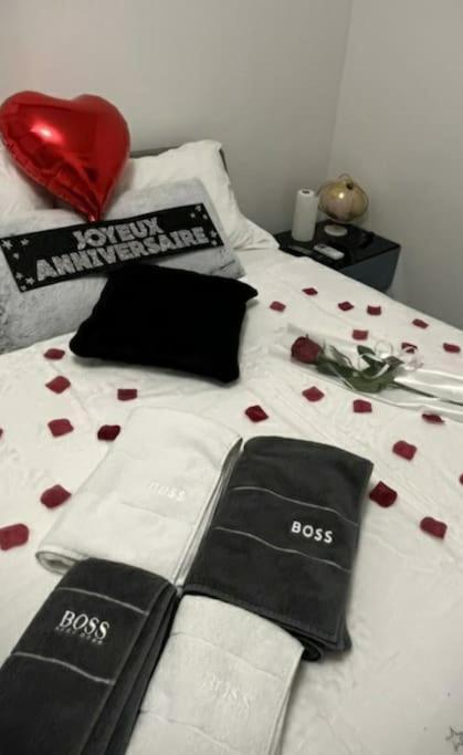 La Bonne Etoile Marseille ! Hebergement Romantique ! Jacuzzi Et Piscine Zewnętrze zdjęcie